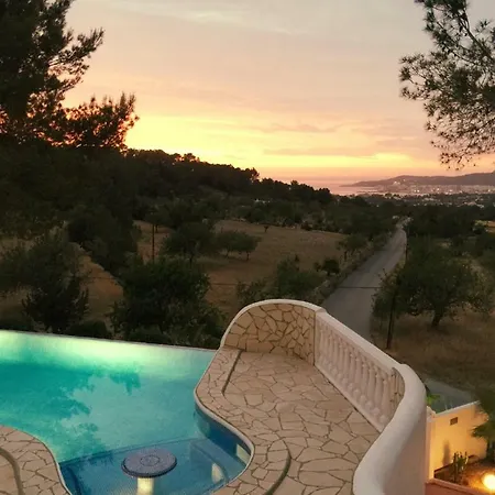 Villa Dos Monos *