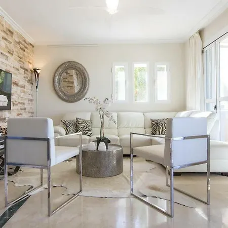 Dos Monos Villa San Antonio (Ibiza)